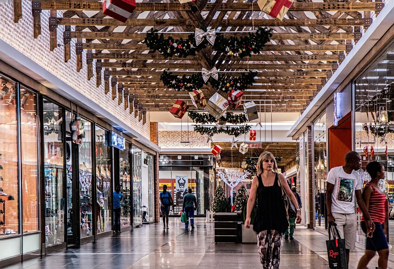 Pesquisa indica que 80% dos brasileiros pretendem gastar menos no Natal