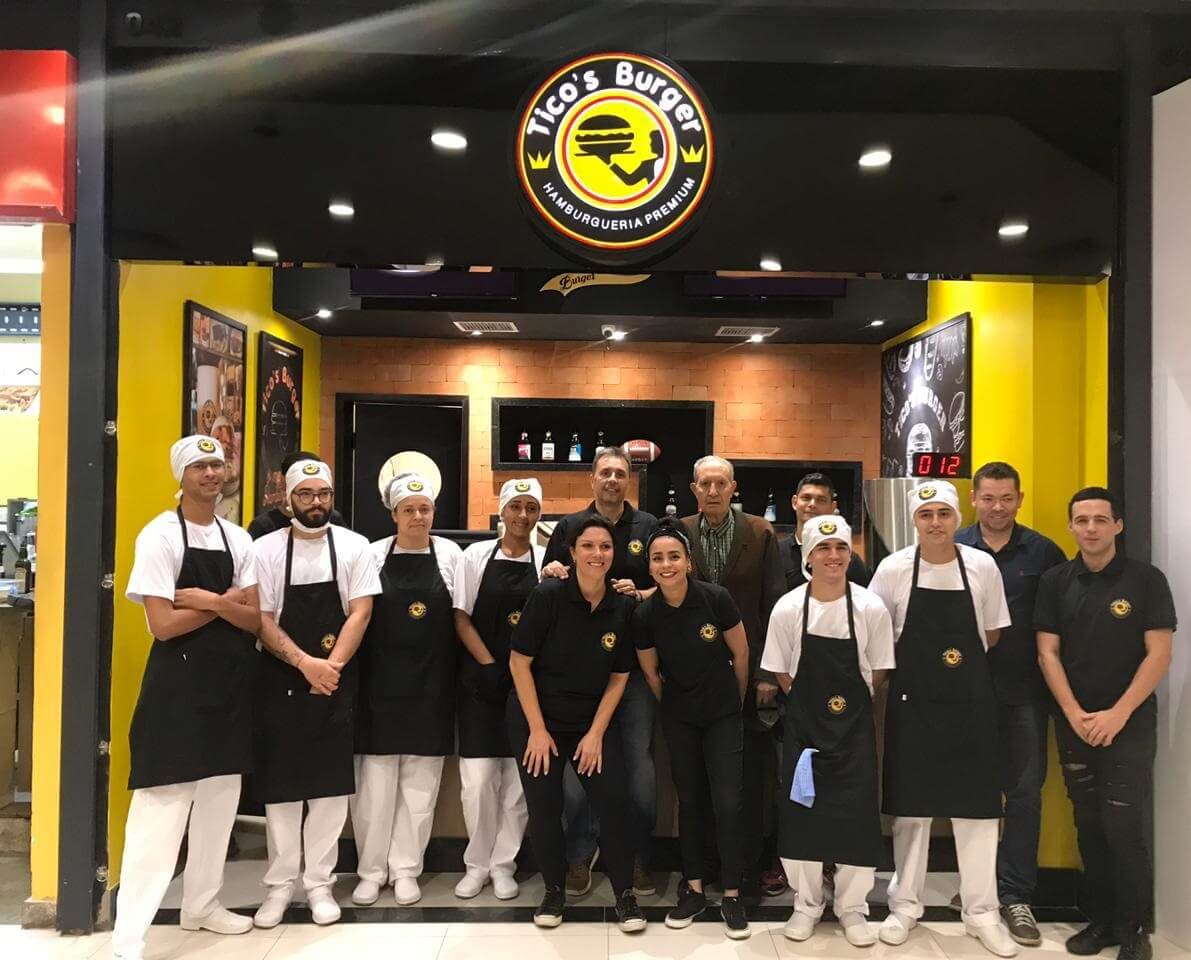 Depois de largar o emprego, ex-clientes da Tico’s Burger inauguram uma unidade da franquia no bairro do Butantã