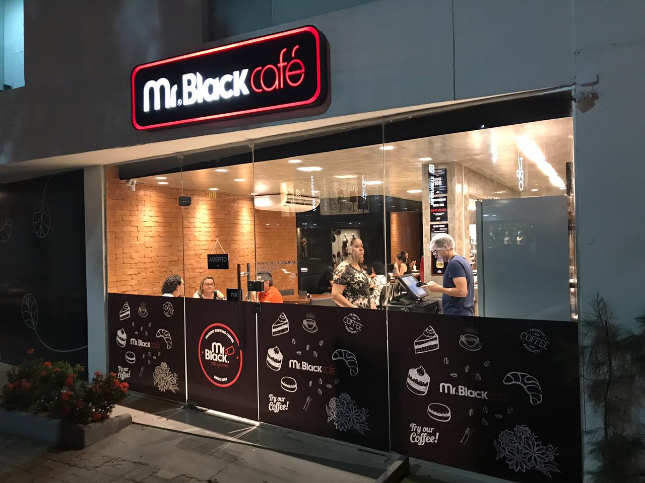 Depois de ir a evento em São Paulo, ele abriu a 1º Mr. Black Café da Paraíba